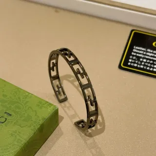 Gucci GG Marmont Interlocking G Motif سوارة كوف مفتوحة