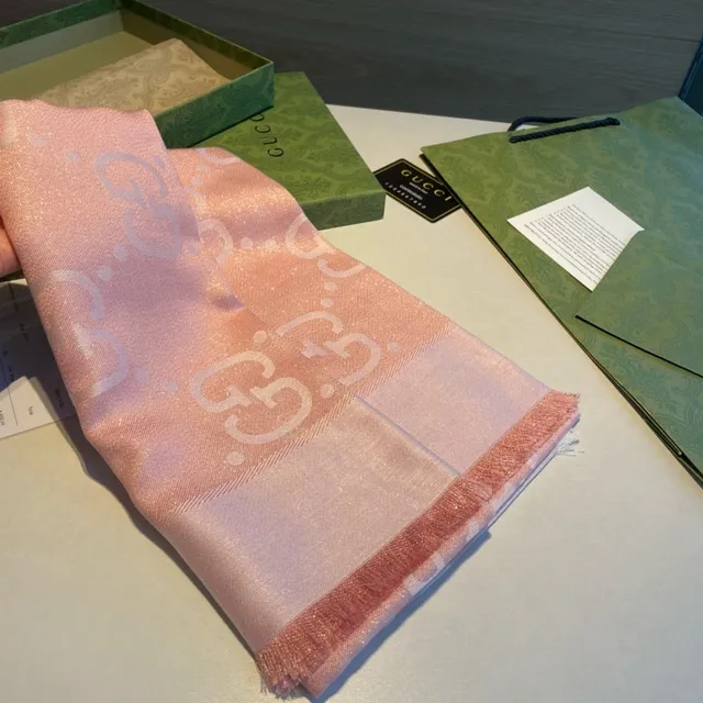 Gucci GG Marmont Rosa Branco Tecido Brilhante Tonal Entrelaçado G Monograma Cachecol de Seda 5