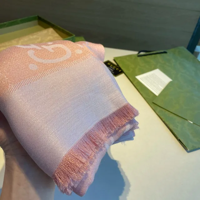 Gucci GG Marmont Rosa Branco Tecido Brilhante Tonal Entrelaçado G Monograma Cachecol de Seda 6
