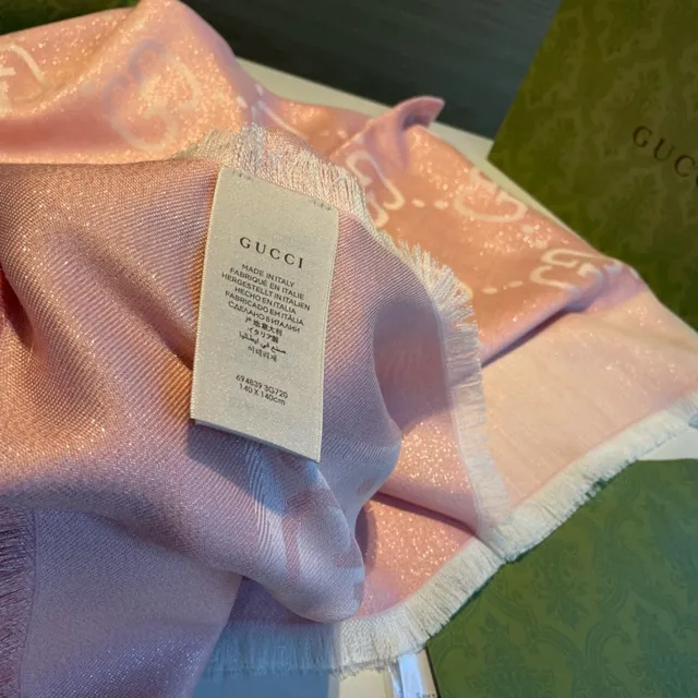 Gucci GG Marmont Rosa Branco Tecido Brilhante Tonal Entrelaçado G Monograma Cachecol de Seda 8