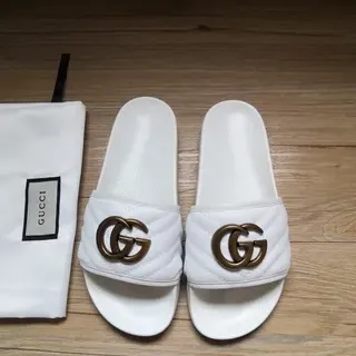 Gucci GG Marmont 绗缝白色拖鞋