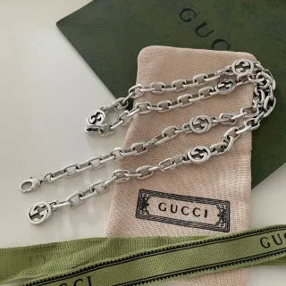 Collier Gucci GG Marmont Argent Beige Chaîne épaisse à maillons Médaillons G Logo Interlock