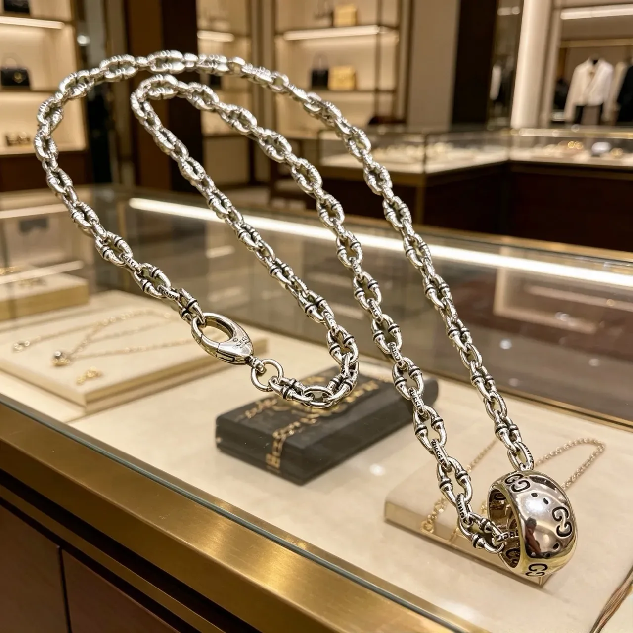 Gucci GG Marmont Silver Twisted-Link Spherical Pendant Necklace 4