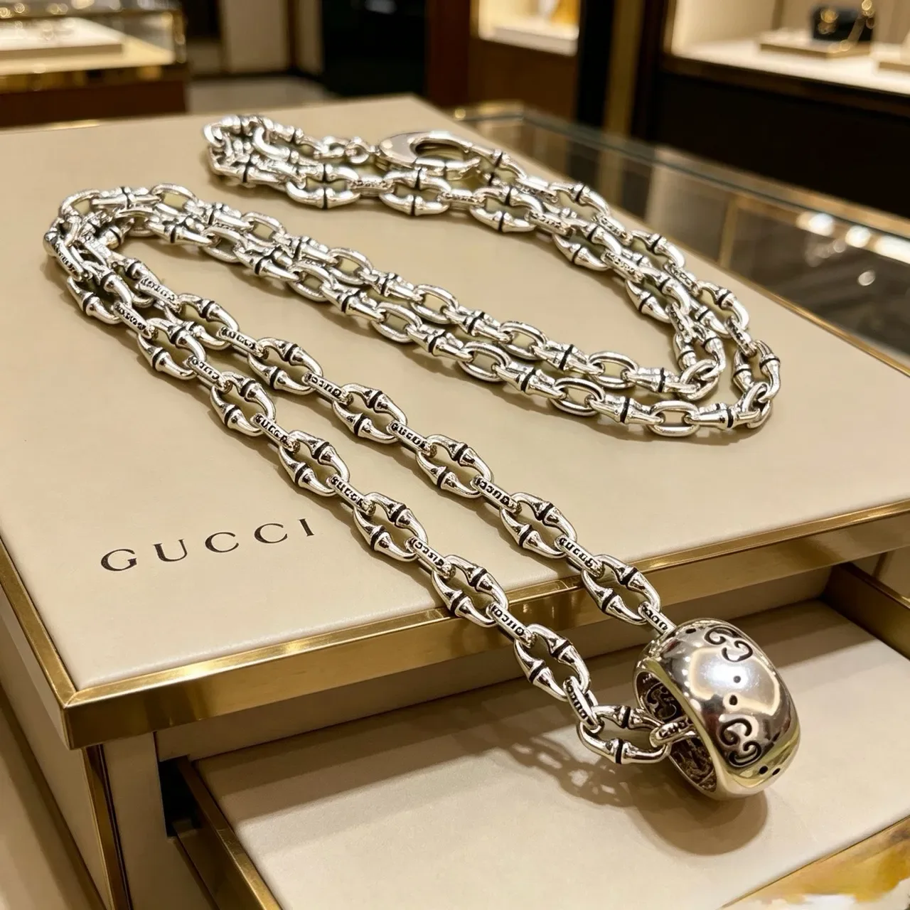 Gucci GG Marmont Silver Twisted-Link Spherical Pendant Necklace 9