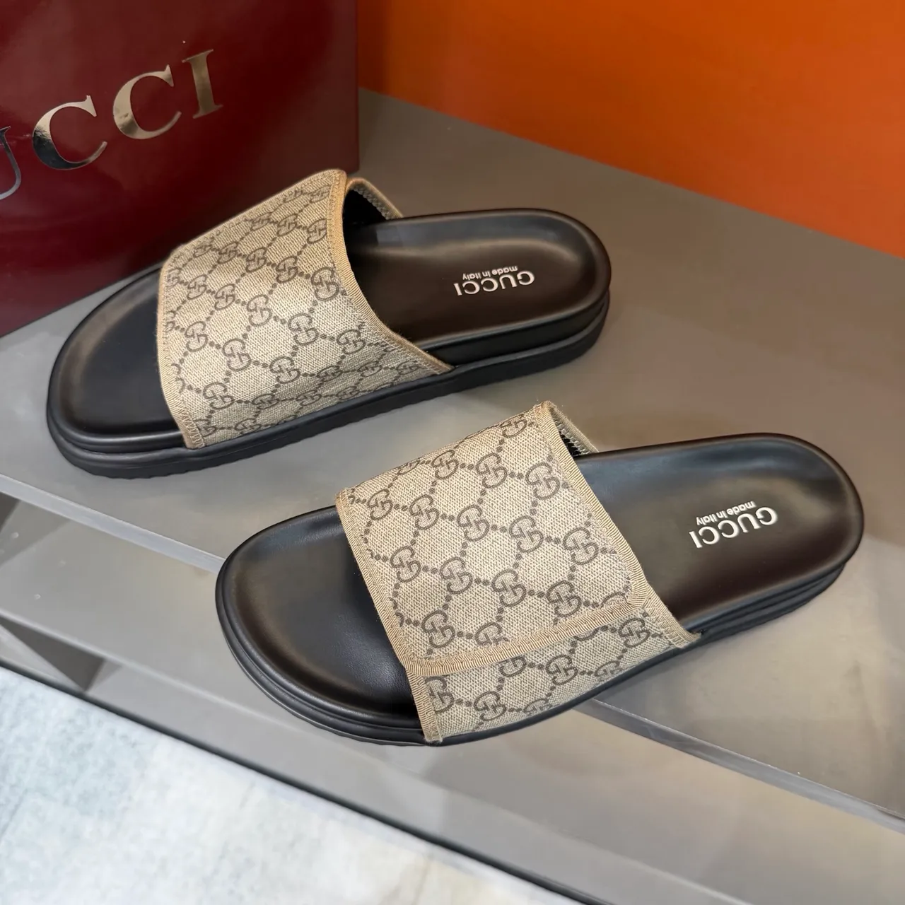 Gucci GG Marmont Slide Noir Beige Monogram Webbing Strap Molded Rubber Sole Slippers 18