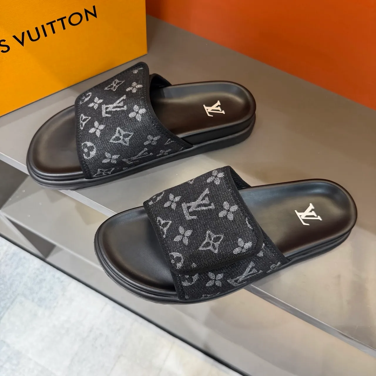 Gucci GG Marmont Slide Noir Beige Monogram Webbing Strap Molded Rubber Sole Slippers 20