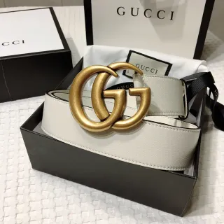 Gucci GG Marmont Cinto de Couro Liso com Fivela Interlocking Double-G em Ouro Branco
