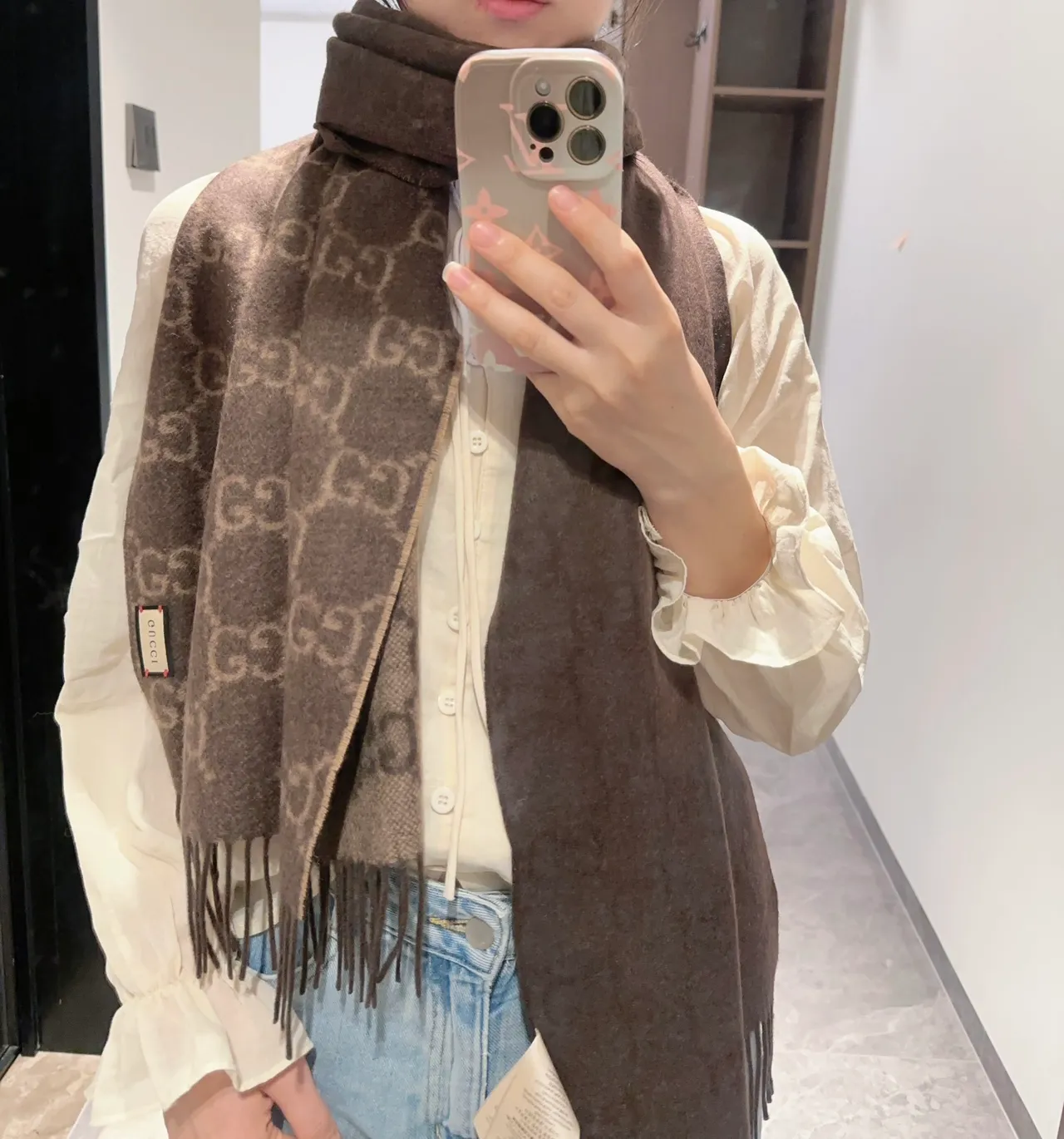 Gucci GG Monogram Écharpe double face marron et beige en cachemire 4
