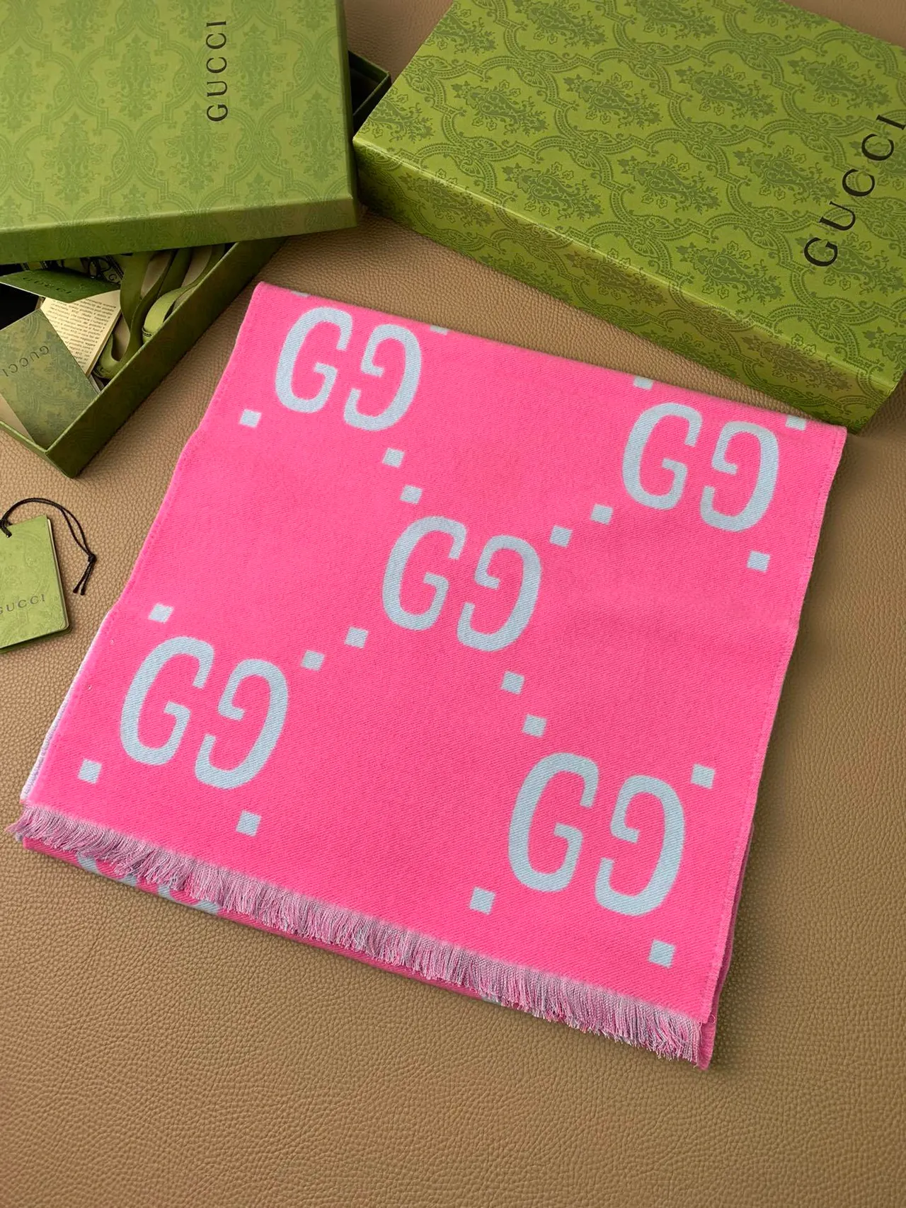 Écharpe en cachemire Gucci GG Monogram double face 5
