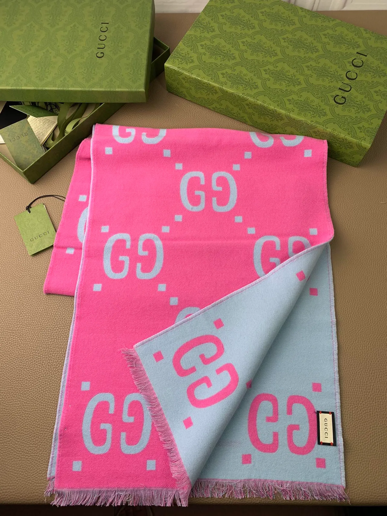 Écharpe en cachemire Gucci GG Monogram double face 7