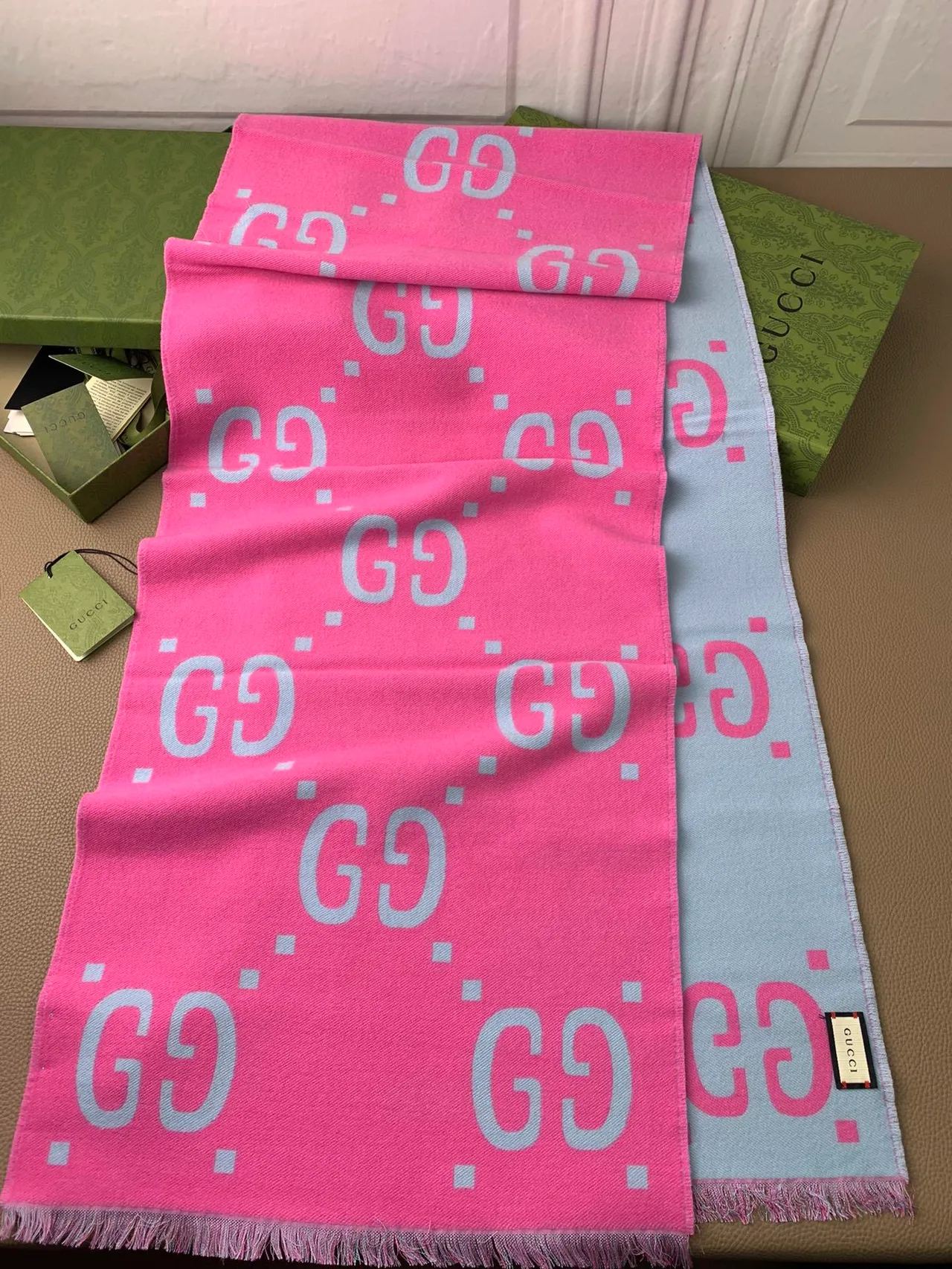 Écharpe en cachemire Gucci GG Monogram double face 8