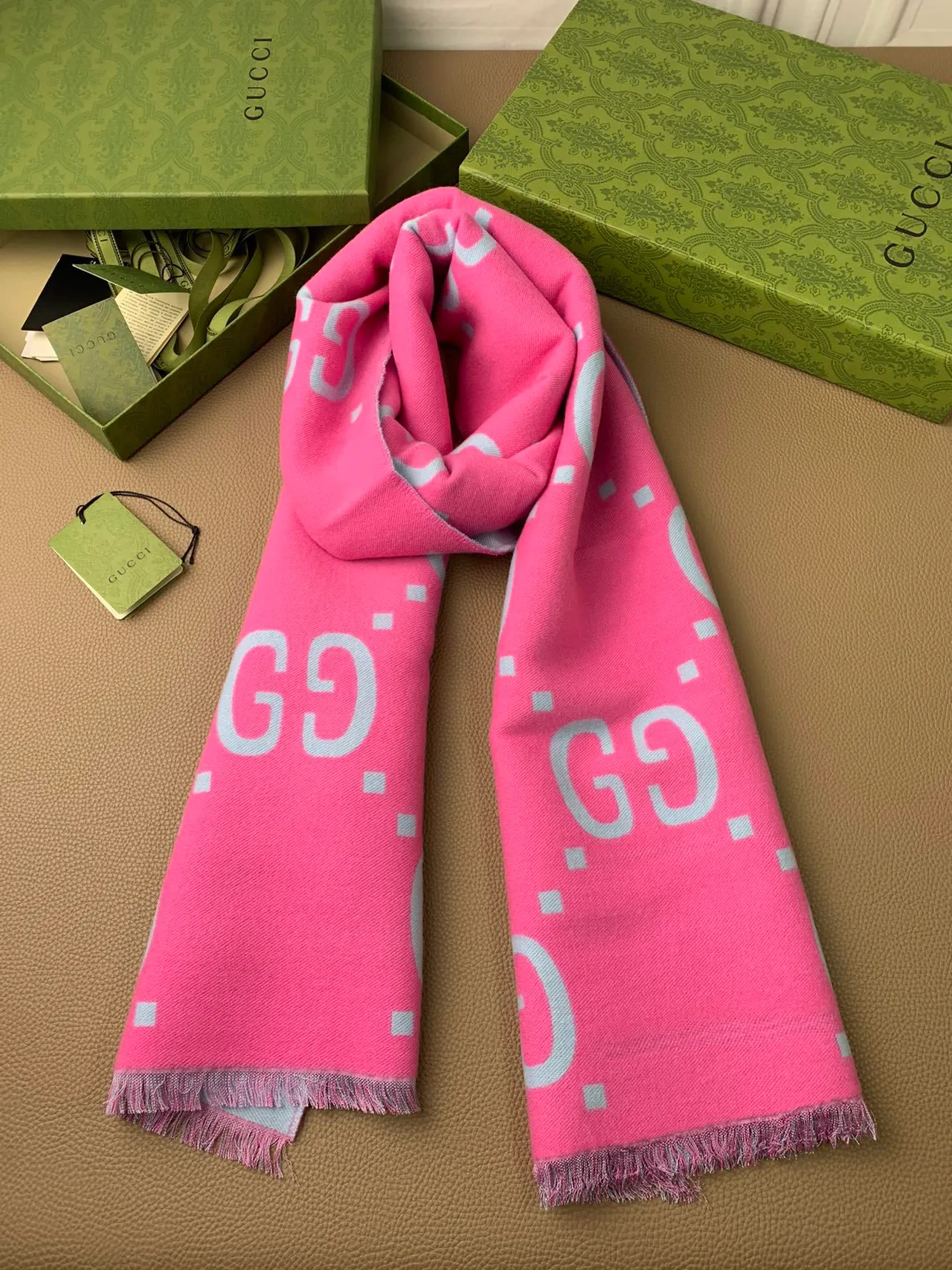 Écharpe en cachemire Gucci GG Monogram double face 9