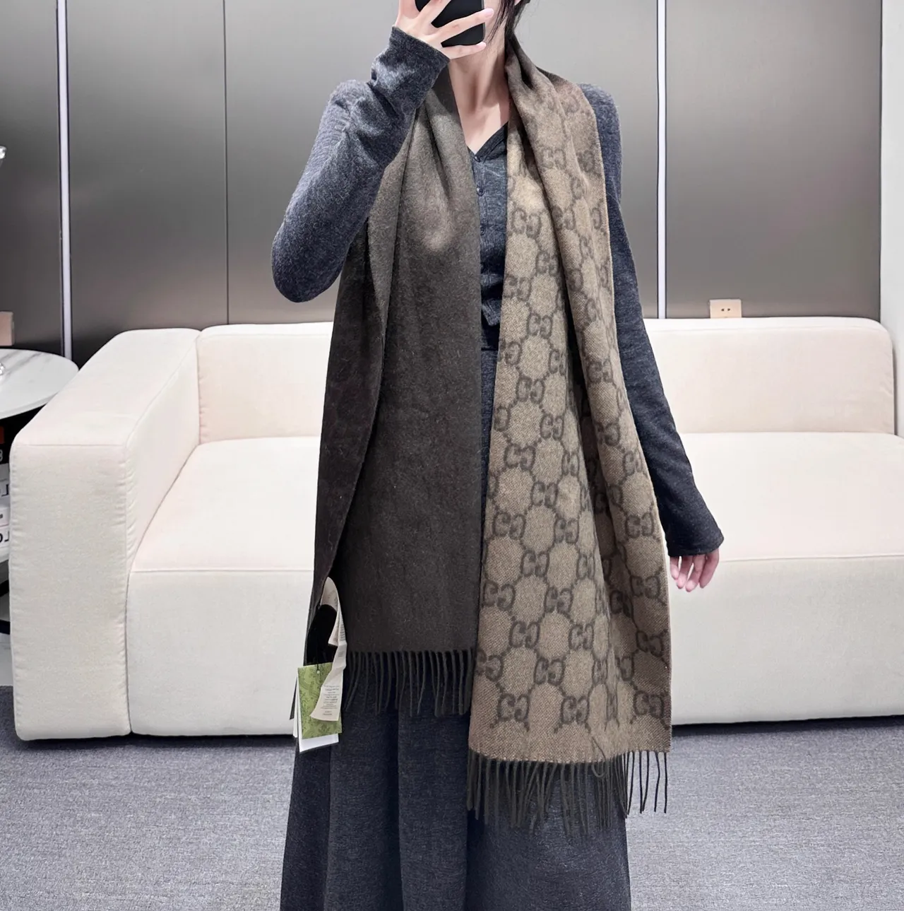 Gucci GG Monogram Bufanda de Cachemira con Flecos de Jacquard 2