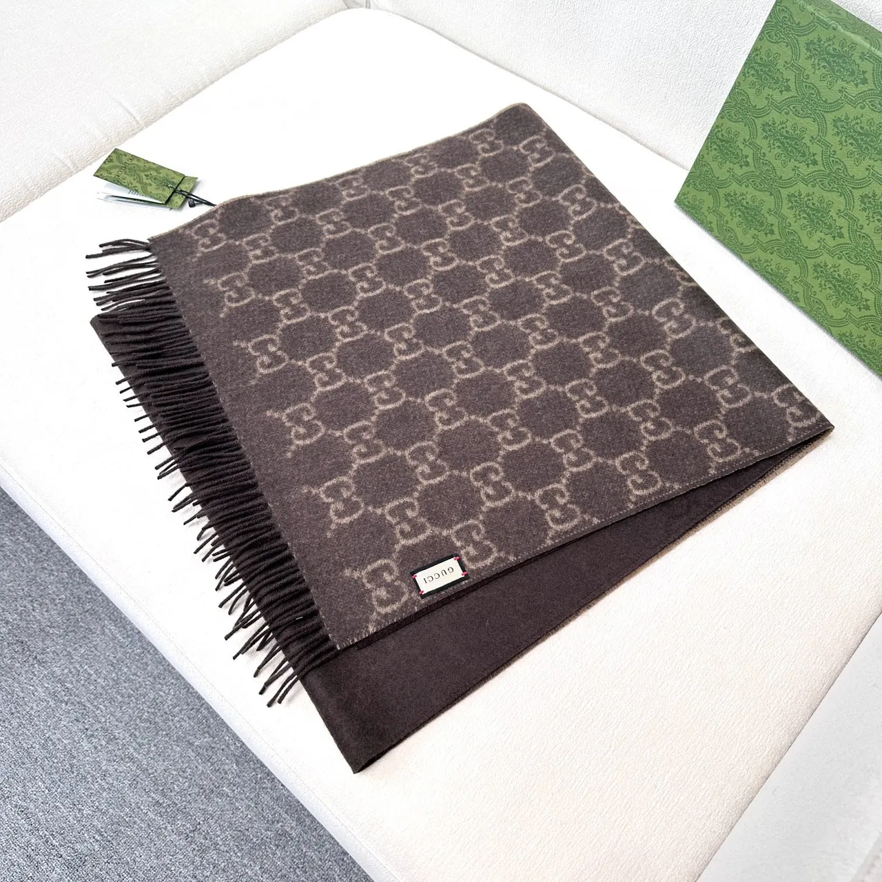 Gucci GG Monogram Bufanda de Cachemira con Flecos de Jacquard 5