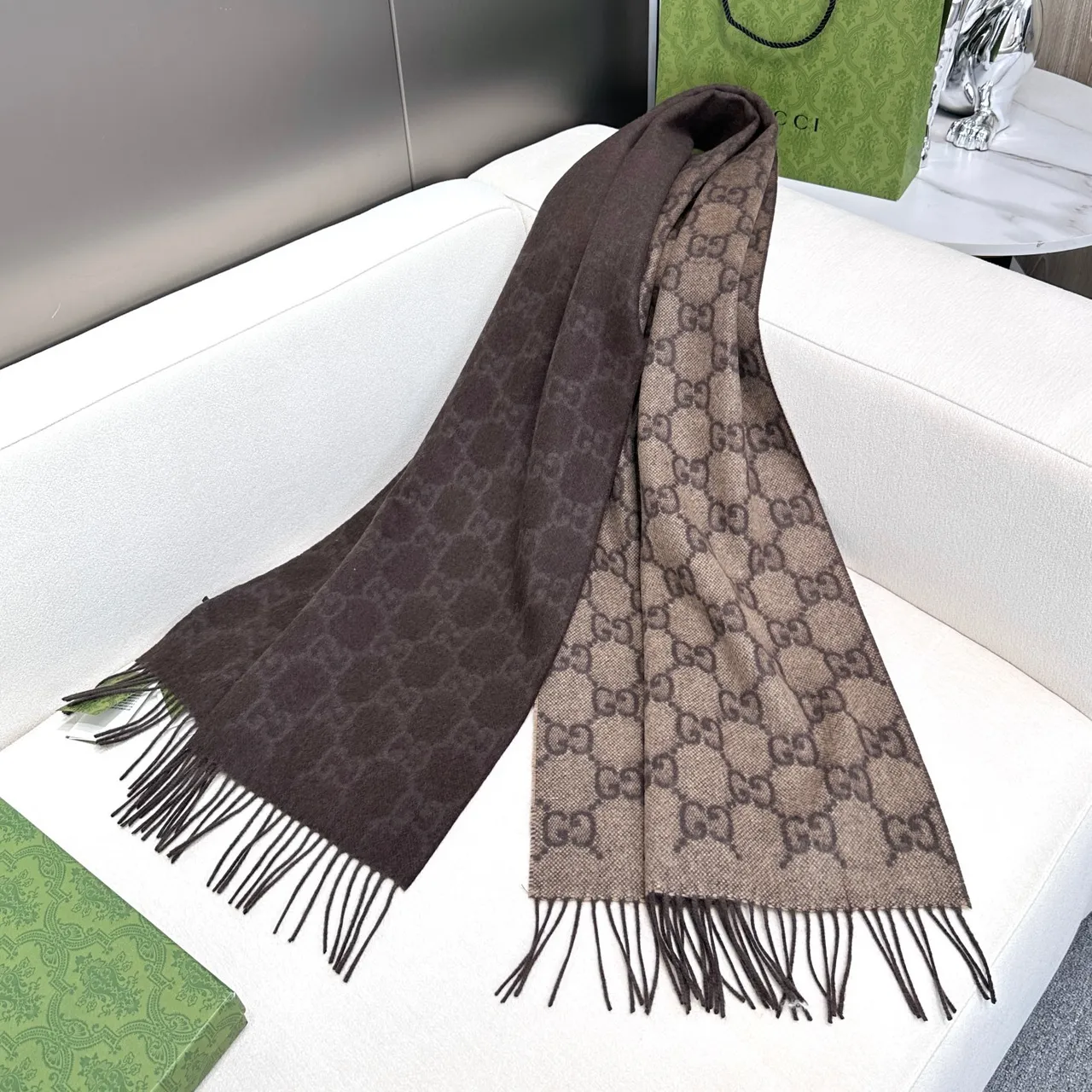 Gucci GG Monogram Bufanda de Cachemira con Flecos de Jacquard 6