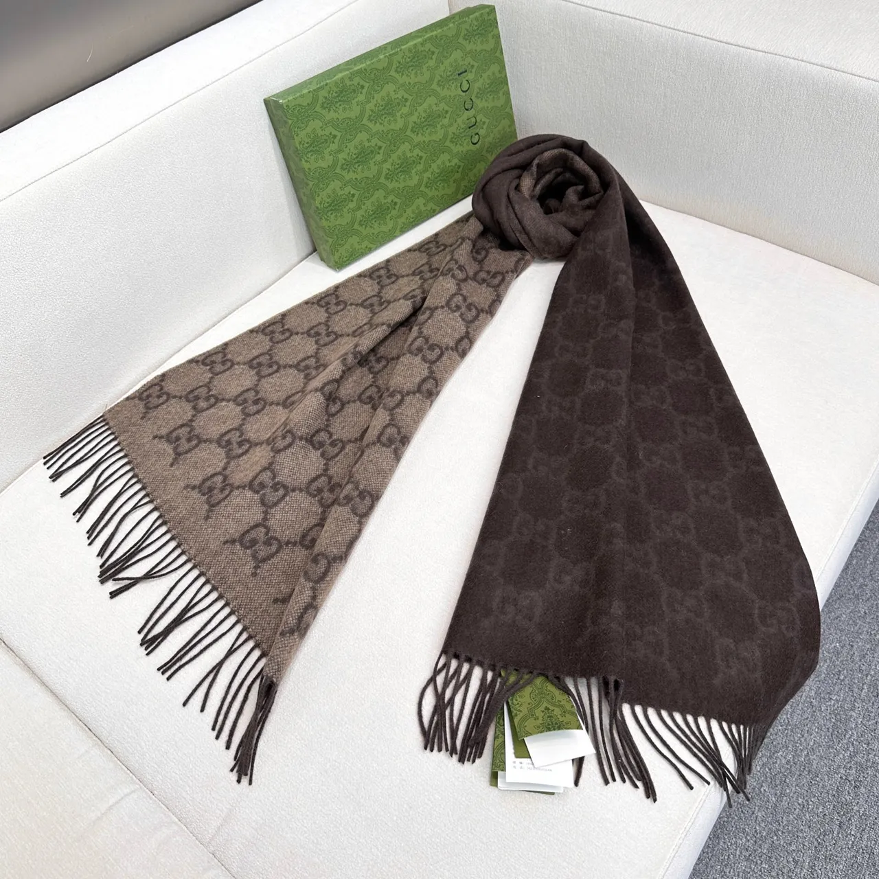 Gucci GG Monogram Bufanda de Cachemira con Flecos de Jacquard 7