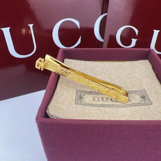 Gucci Gold Silver Ornate Scroll-Engraved Metal Barrette Brooch 6
