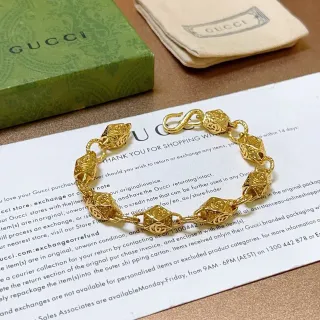 Gucci Pulsera con Motivo Geométrico GG en Tonos Dorados