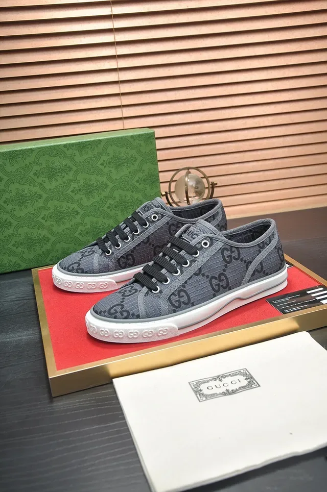 Gucci Gris Blanco Monogram-Print Canvas Superior Suela Plana Goma Sneakers Lifestyle 4