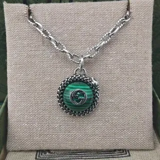 Gucci সবুজ রূপালি বৃত্তাকার ম্যালাকাইট পেন্ডেন্ট বোনা ধাতু বেজেল নেকলেস