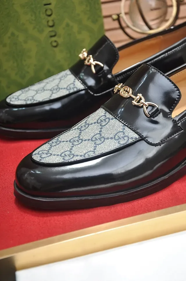 Gucci Horsebit 1955 काले पेटेंट और GG कैनवास लोफर्स 2