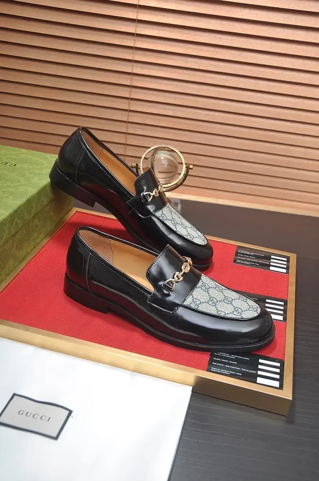 Gucci Horsebit 1955 काले पेटेंट और GG कैनवास लोफर्स 4