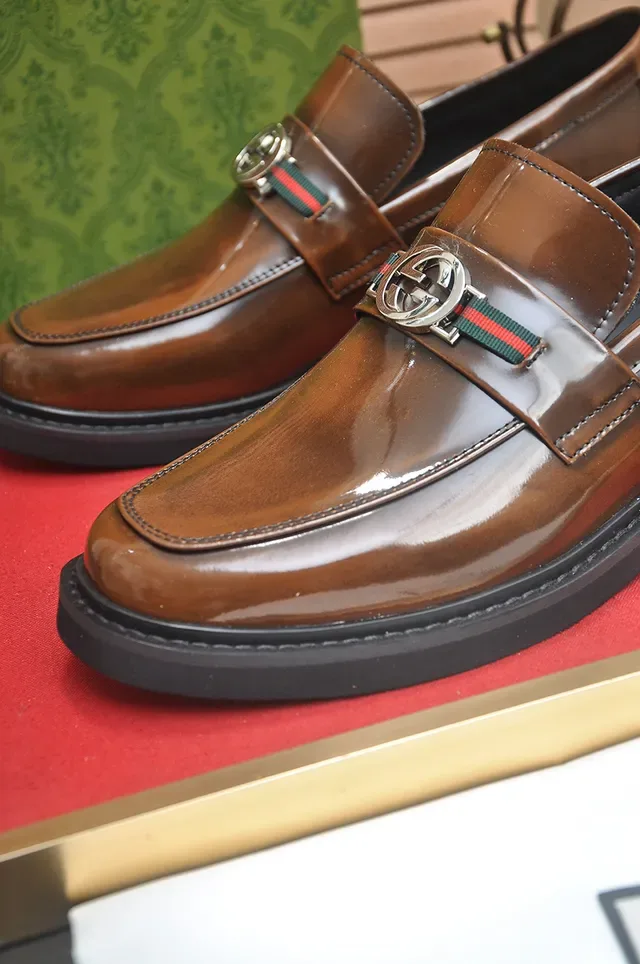 Gucci Horsebit 1955 ब्राउन पॉलिश्ड लेदर लोफर्स 2