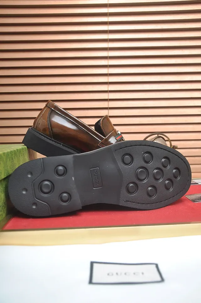 Gucci Horsebit 1955 ब्राउन पॉलिश्ड लेदर लोफर्स 3