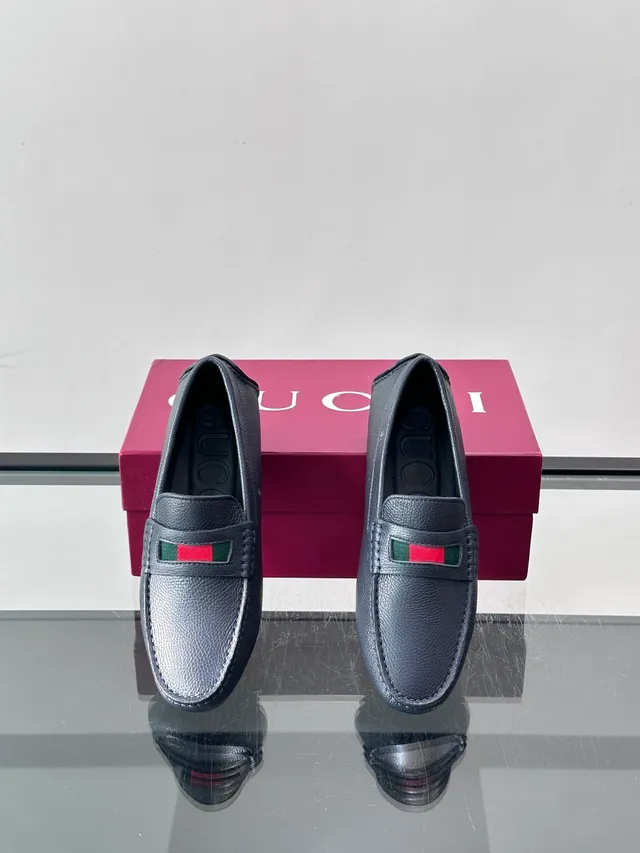 Gucci Horsebit 1955 गहरे भूरे रंग के चमड़े की जाली किनारों वाले लूफर्स 4