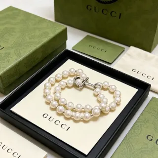 Gucci Horsebit 1955 Pulsera doble con perlas