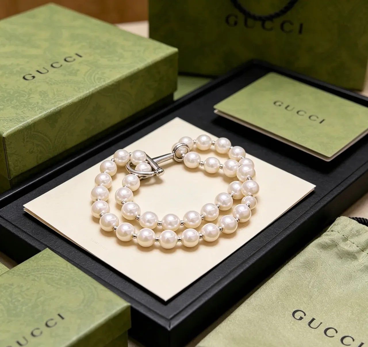 Gucci Horsebit 1955 Pulsera doble con perlas 7
