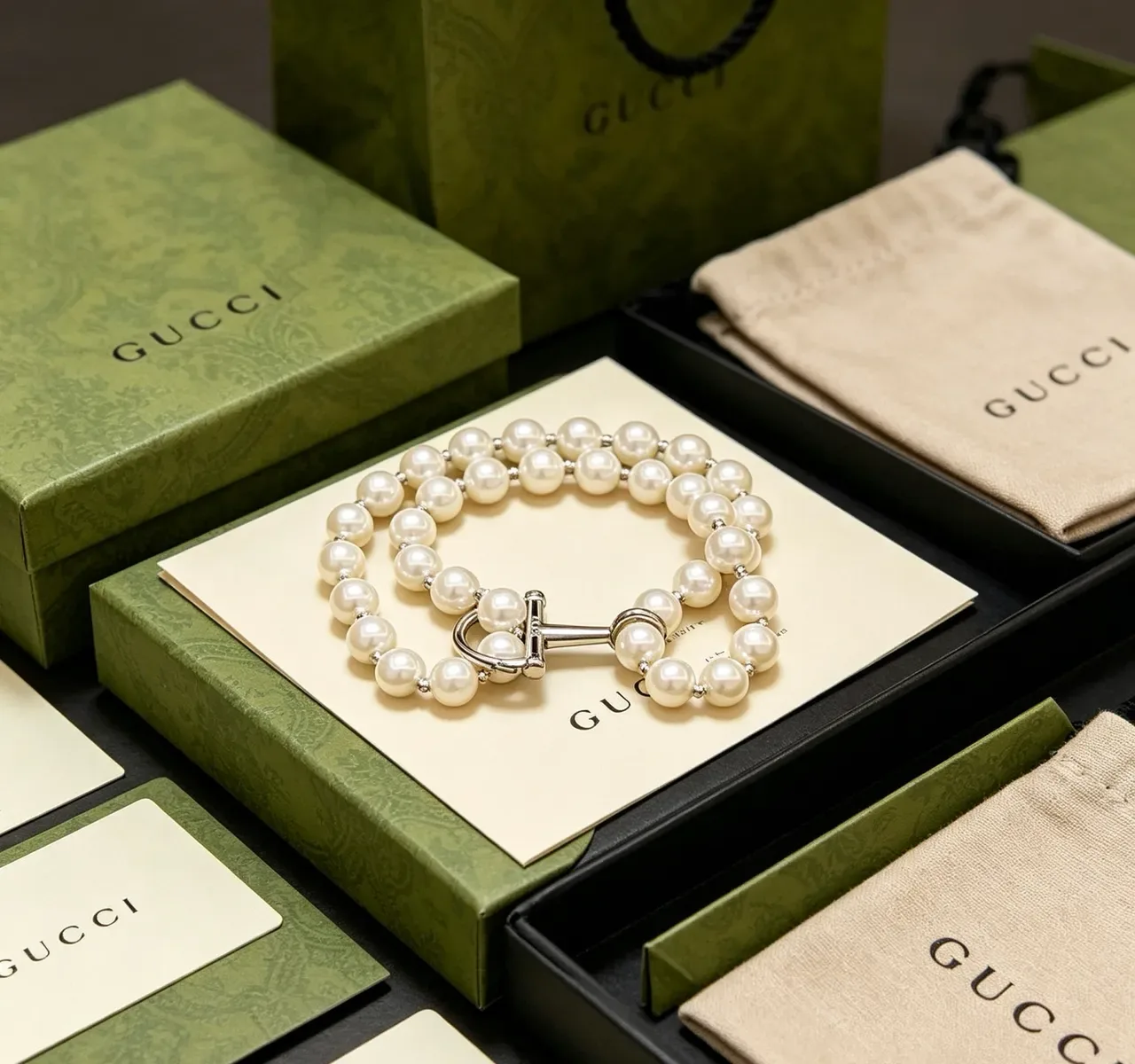 Gucci Horsebit 1955 Pulsera doble con perlas 8