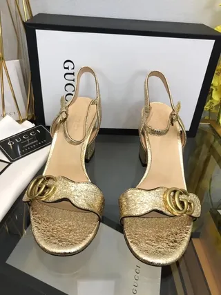 Gucci Horsebit 1955 Sandalias Gladiator de Cuero Texturizado de Oro Metálico 5
