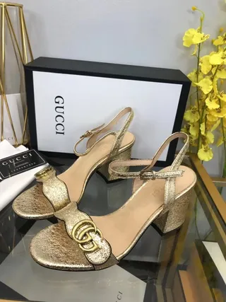 Gucci Horsebit 1955 Sandalias Gladiator de Cuero Texturizado de Oro Metálico 6