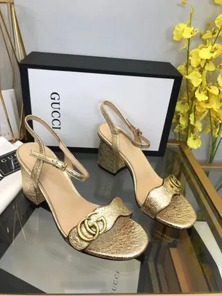 Gucci Horsebit 1955 Sandalias Gladiator de Cuero Texturizado de Oro Metálico 7
