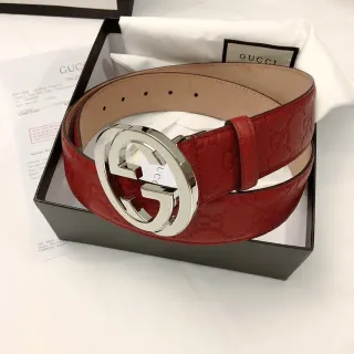 Gucci Interlocking G लाल उभरे चमड़े का बेल्ट