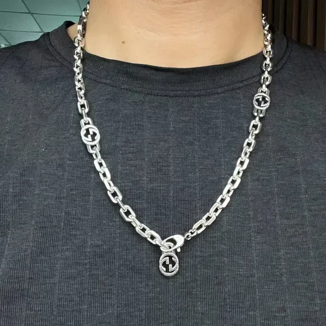 Gucci Interlocking G Charm Silver-Tone Chain Necklace 5