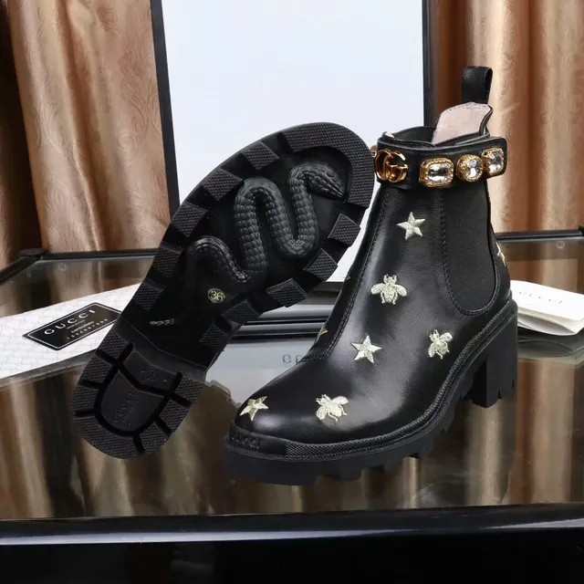 Gucci Le Cagole 黑色皮革刺绣蜜蜂和星星踝靴 5