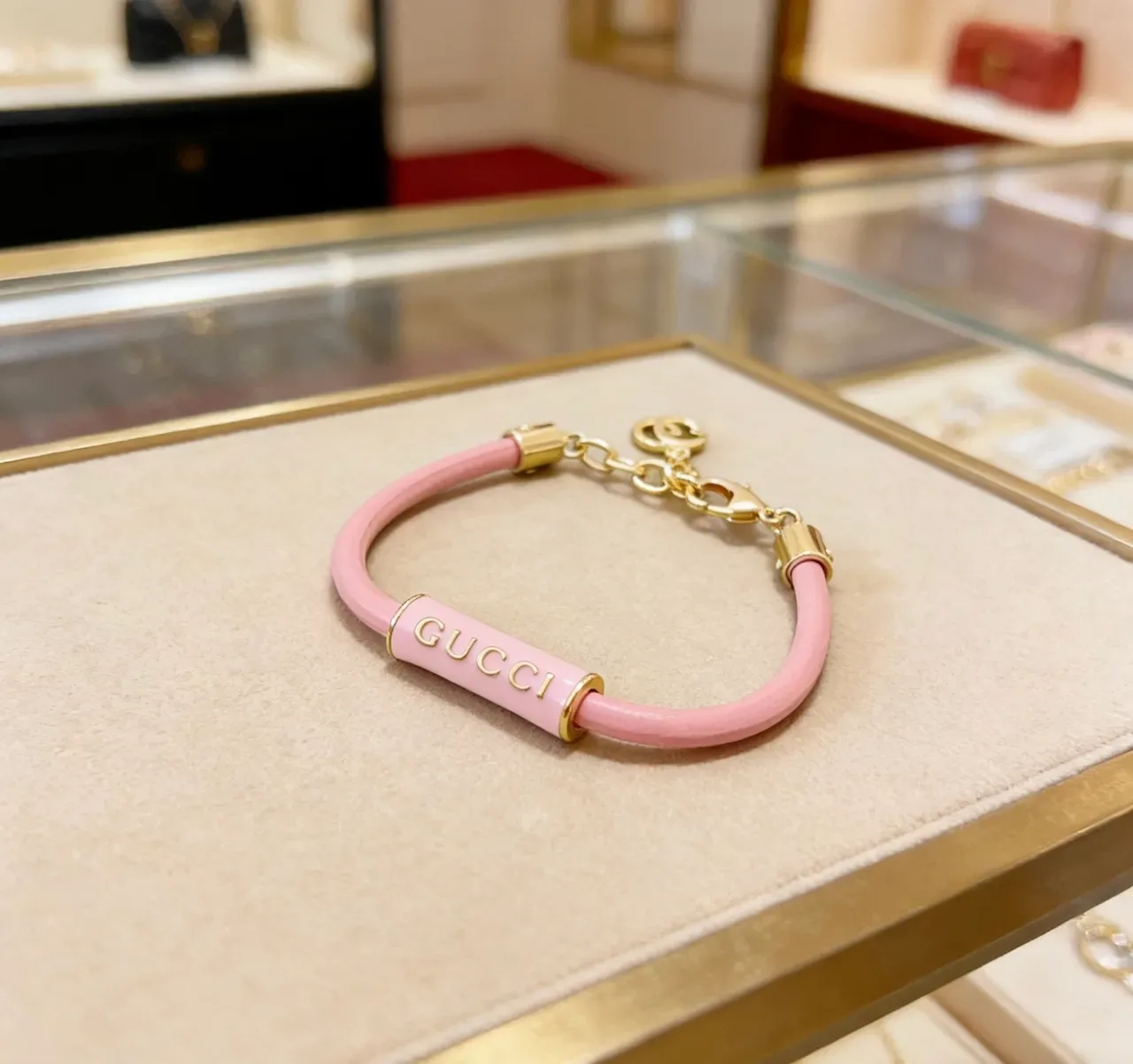 Gucci Logo Tube Bracelete Esmalte Rosa 3
