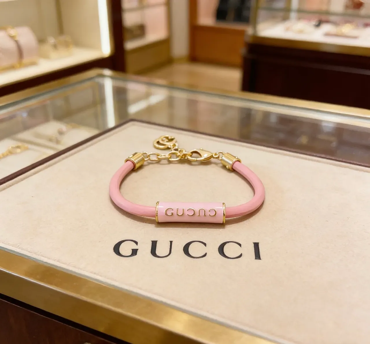 Gucci Logo Tube Bracelete Esmalte Rosa 6