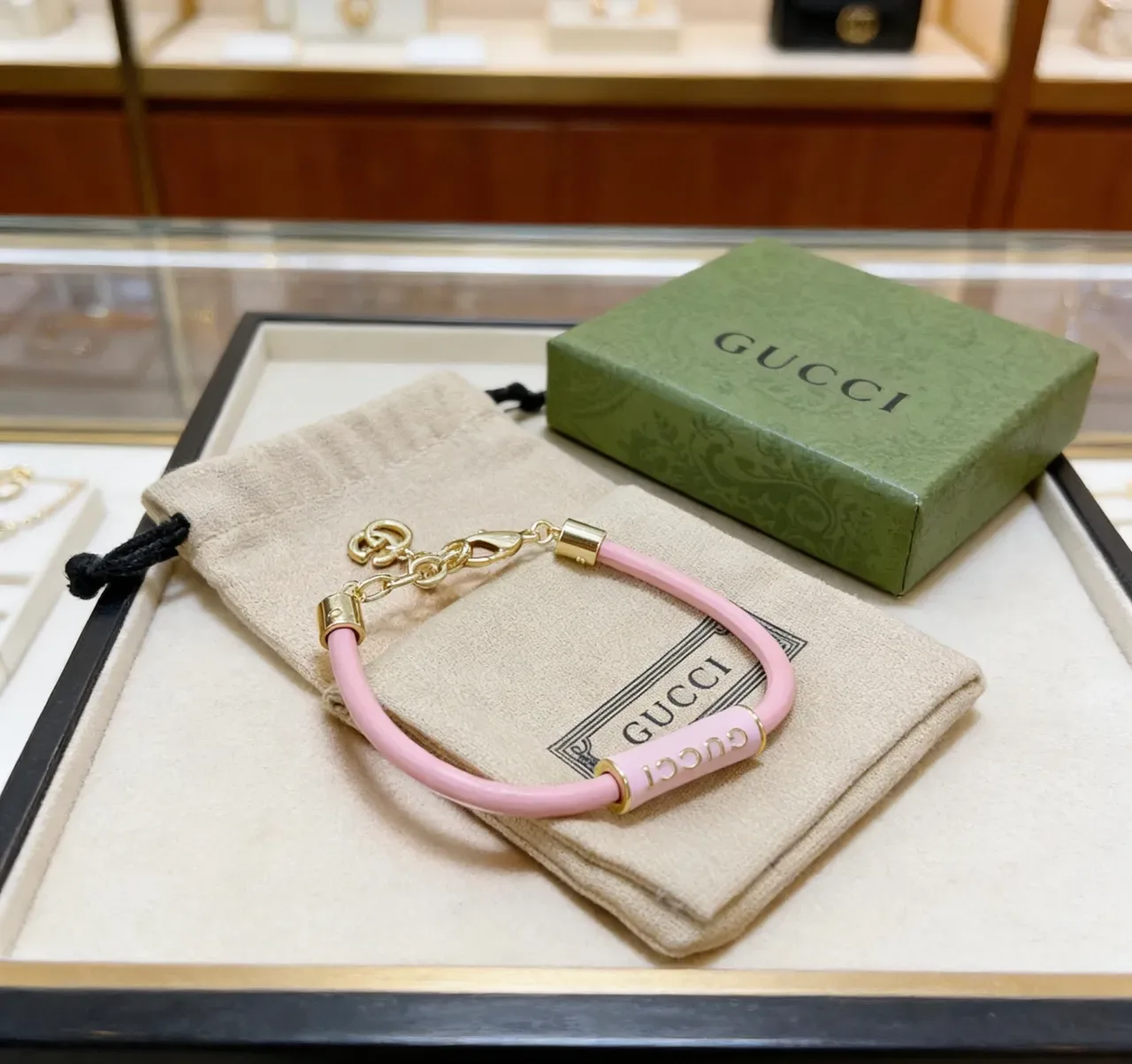 Gucci Logo Tube Bracelete Esmalte Rosa 7
