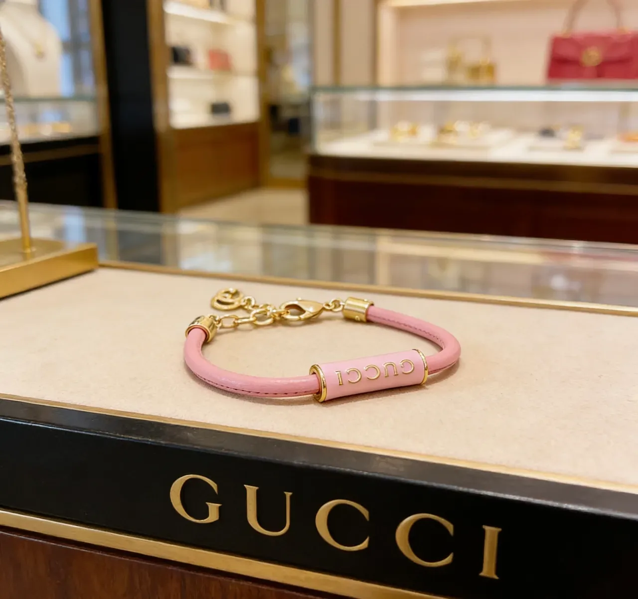 Gucci Logo Tube Bracelete Esmalte Rosa 9