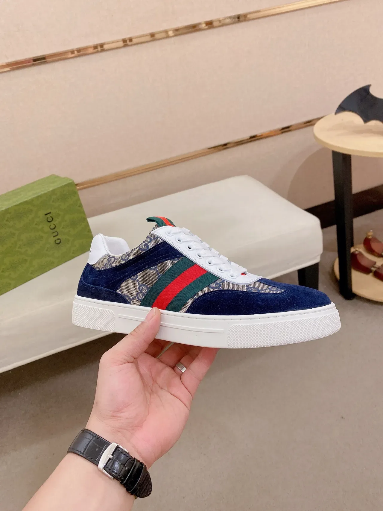 Gucci أحذية رياضية لايف ستايل بحرية بيج مونوغرام كانفاس أوفرلايات سويد 4