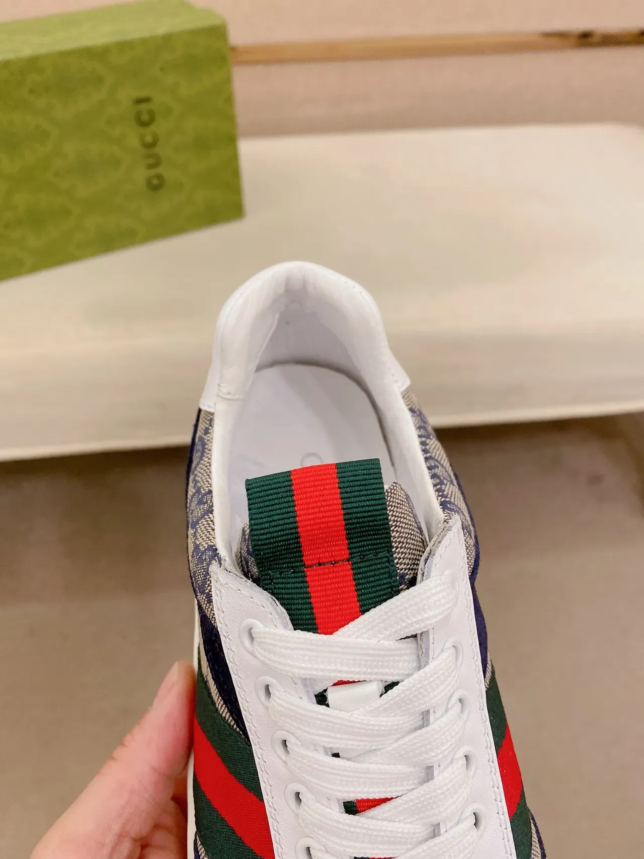 Gucci أحذية رياضية لايف ستايل بحرية بيج مونوغرام كانفاس أوفرلايات سويد 6
