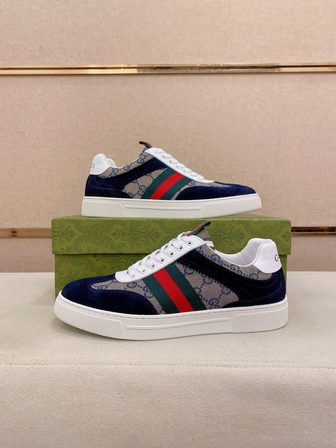Gucci أحذية رياضية لايف ستايل بحرية بيج مونوغرام كانفاس أوفرلايات سويد 7