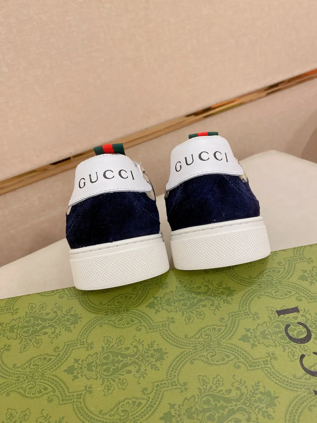 Gucci أحذية رياضية لايف ستايل بحرية بيج مونوغرام كانفاس أوفرلايات سويد 8