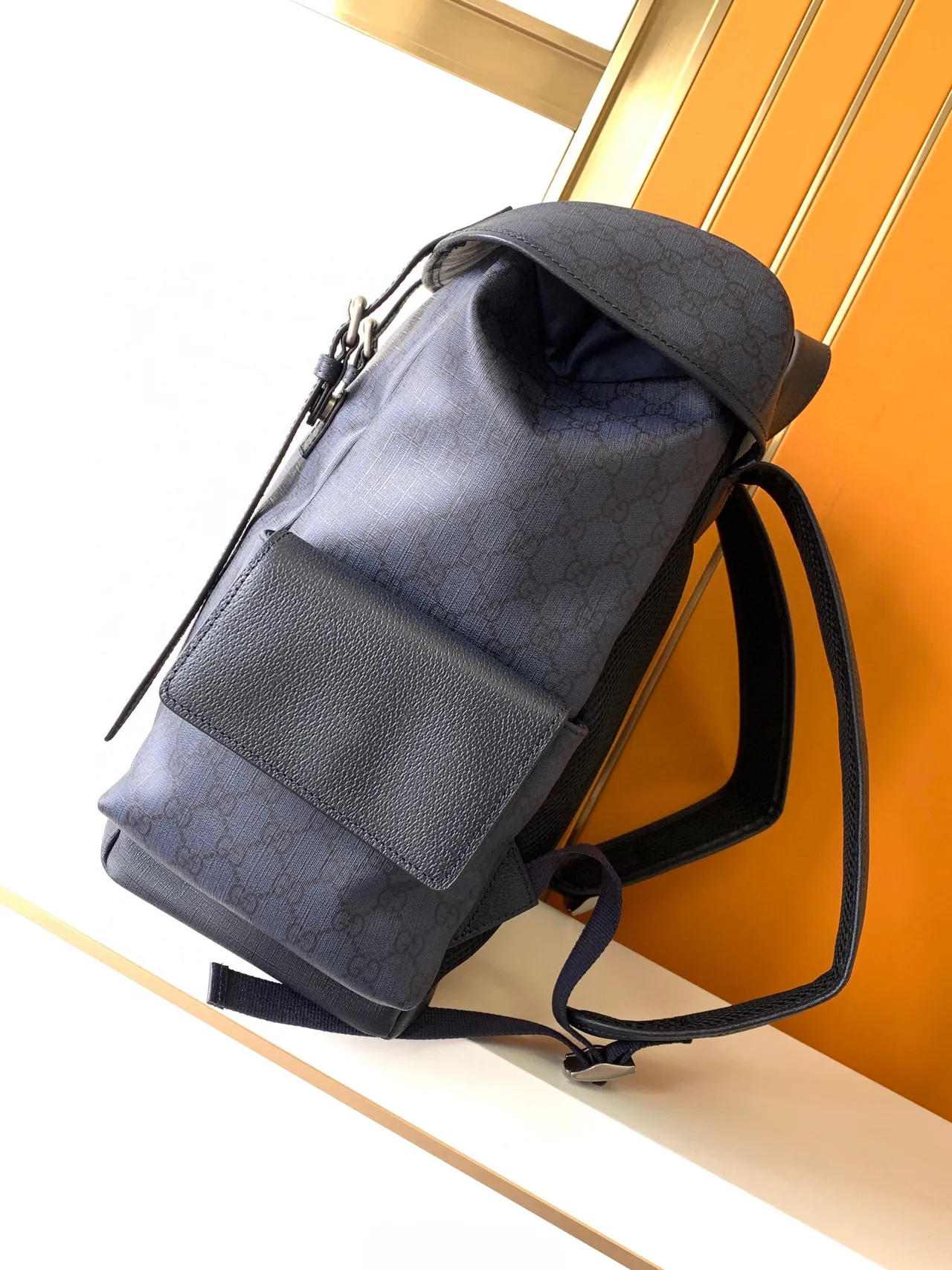Gucci Off-The-Grid Navy Monogram Flap-Top sac à dos casual 6