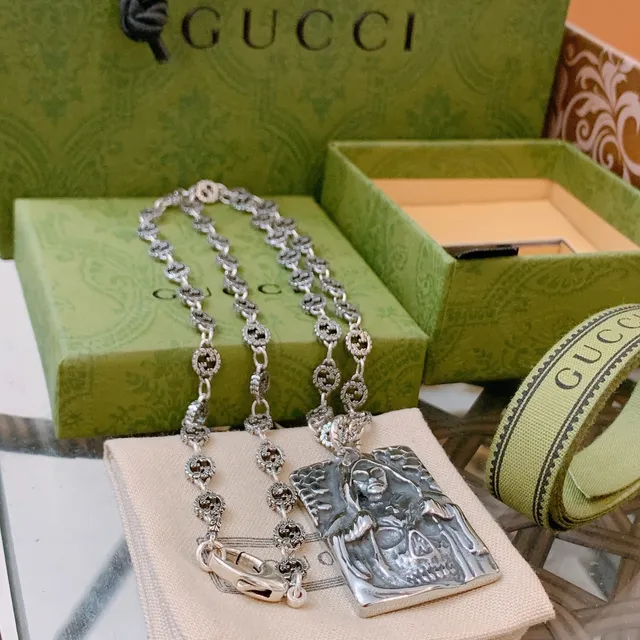 Gucci Ornate Silver Skull Pendant Necklace 8