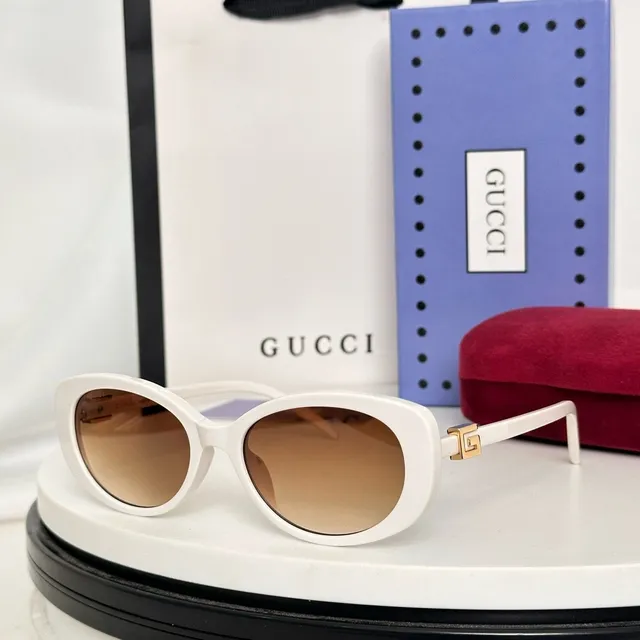 Gucci ओवल एसिटेट मिंट ग्रीन सनग्लासेस 9