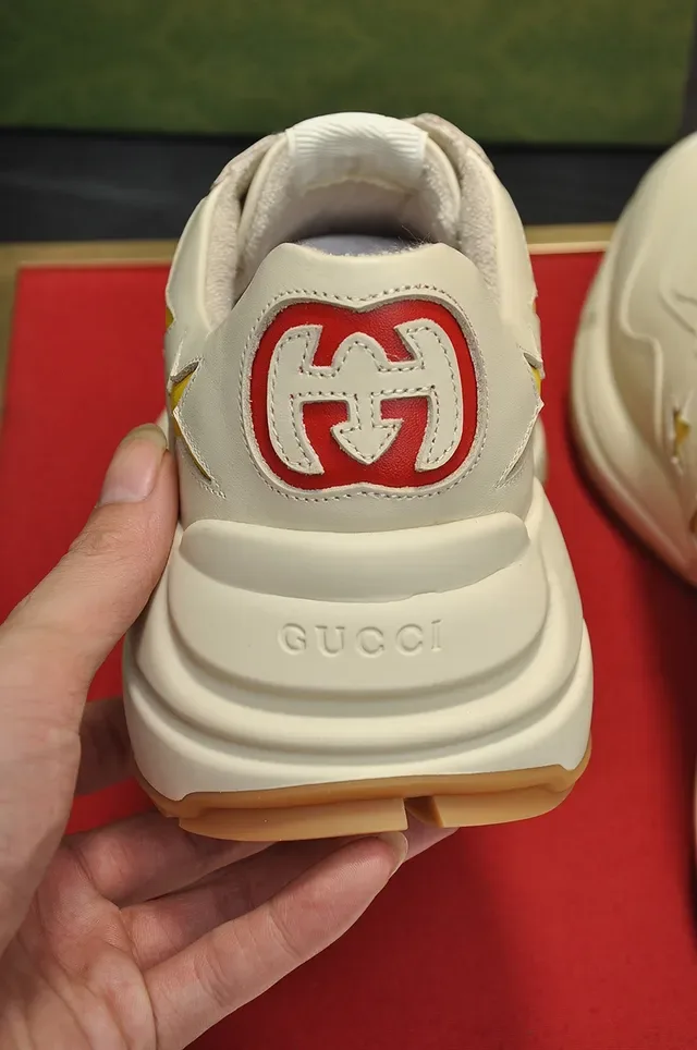 Gucci Rhyton Bege Amarelo Solado de plataforma grossa Couro superior Tênis lifestyle 2